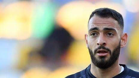 Kastanos eccessivamente falloso contro il Frosinone: il primo giallo è arrivato dopo quattro interventi irregolari