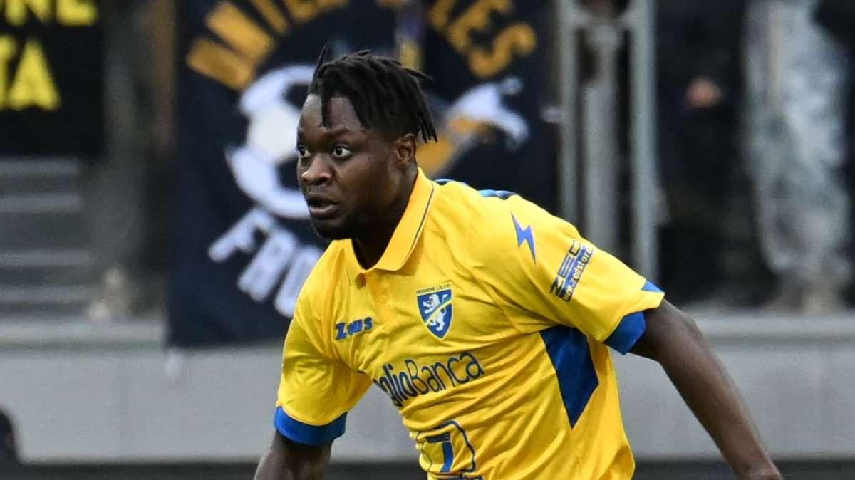Ben Kone, l'ennesimo ritorno a casa: l'obbligo di riscatto lo lega al Frosinone