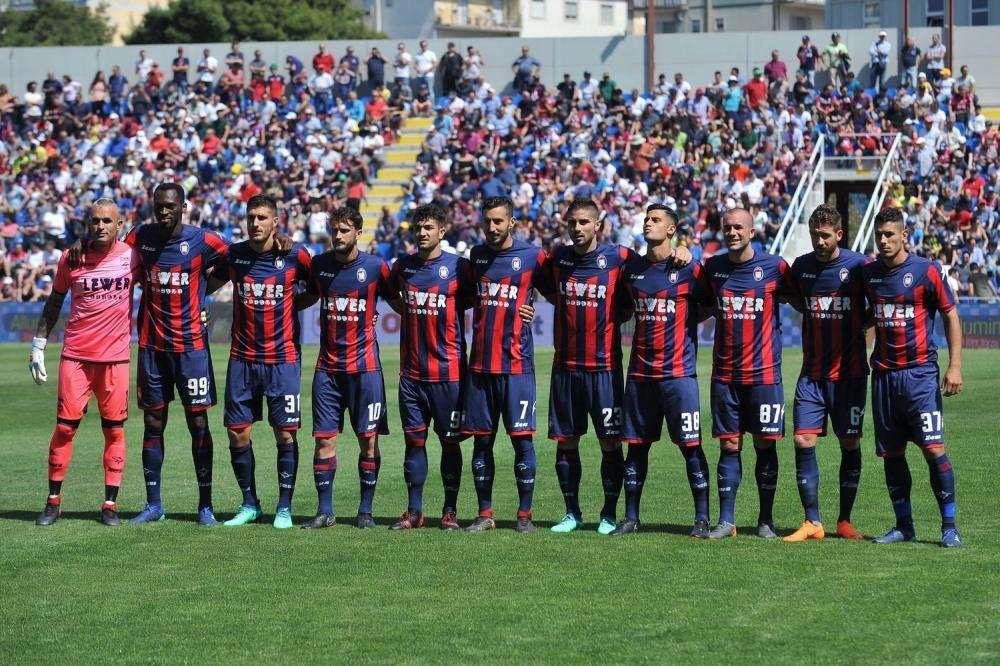 Caos Crotone: il club prende ufficialmente le distanze dalle parole di un tesserato
