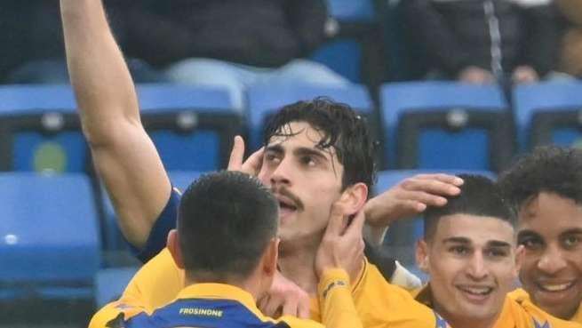 PAGELLE Frosinone-Reggiana 1-1: gol di Koutsoupias, male Lusuardi