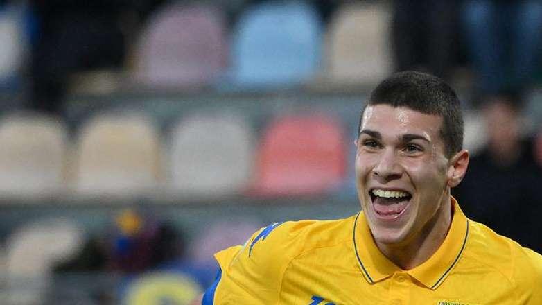 PAGELLE Bari-Frosinone 2-1: Bettella ingenuo, Tsadjout non incide