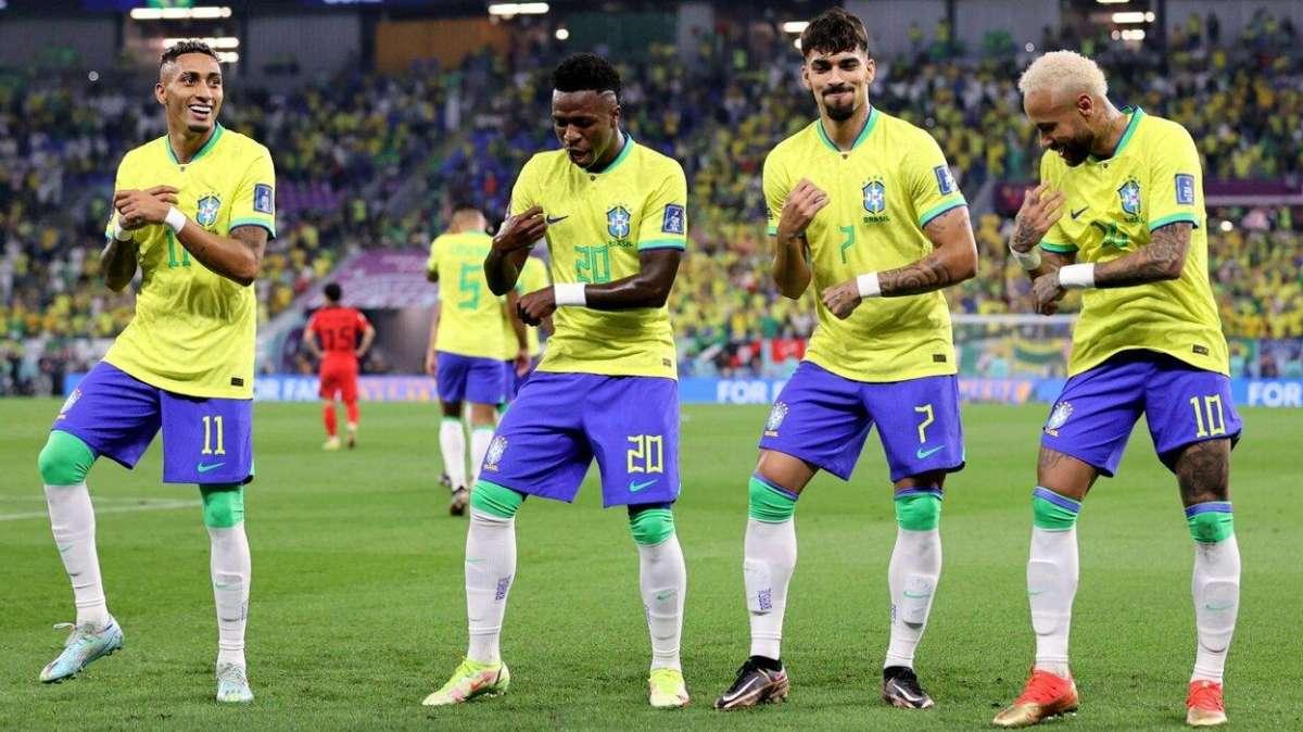 Il Brasile liquida la Corea del Sud: 3-0 al 29', il resto della gara è una formalità e termina sul 4-1. Verdeoro ai quarti tra le risate, mentre Pelé non risponde più alla chemio
