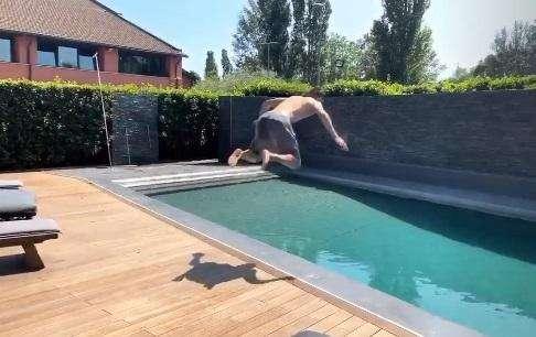 Paganini sdrammatizza: tuffo in piscina e zero pensieri
