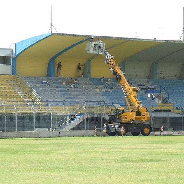 FOTONOTIZIA - Il Matusa è un cantiere aperto. Installata la postazione televisiva in Curva...