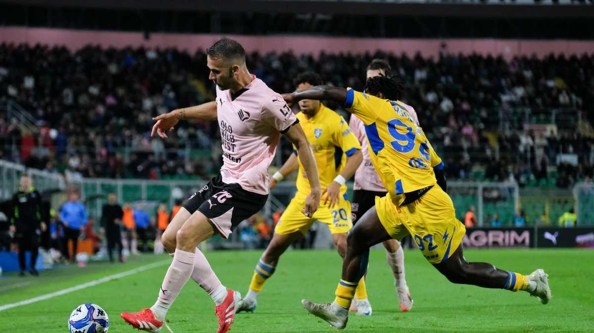 Tabellino e cronaca. Palermo - Frosinone 2-0: Rosaneri cinici, Giallazzurri imprecisi