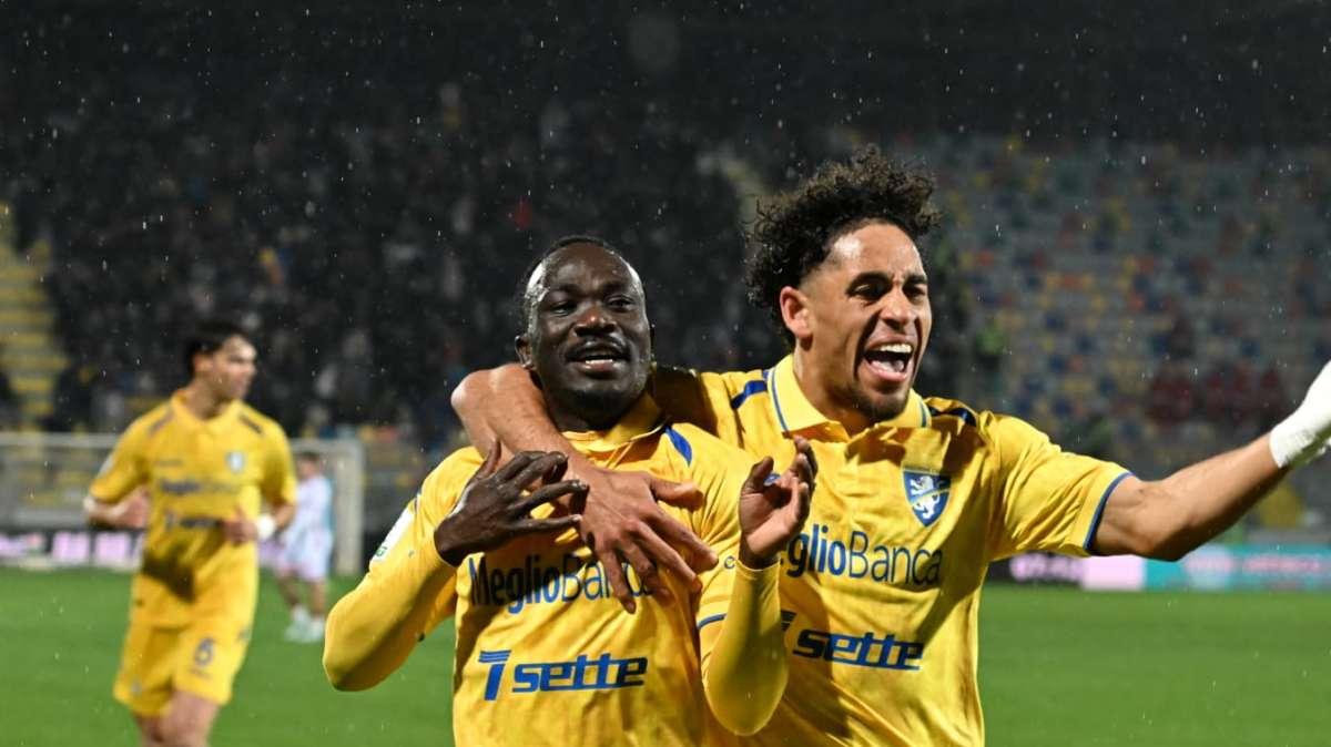 RIVIVI IL LIVE TF FROSINONE-BARI 2-1: Fini e Corrado firmano la rimonta giallazzurra! Il Frosinone vince e accorcia sul Monza