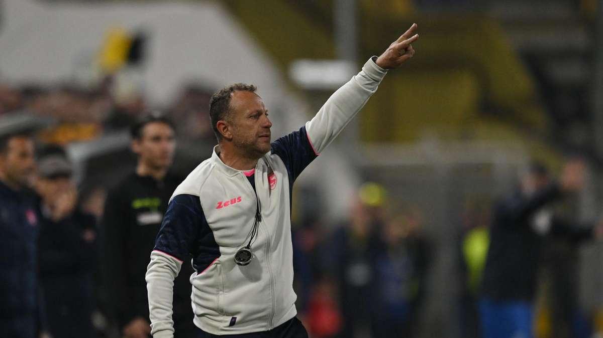 Conferenza Stampa - Padova, Breda: "Dobbiamo mettere davanti il gruppo, provare a creare difficoltà al Frosinone con l'atteggiamento giusto"