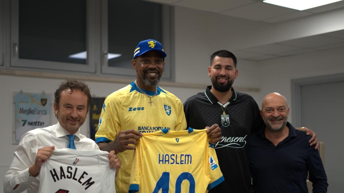 Udonis Haslem in visita al Frosinone Calcio: la leggenda NBA allo Stirpe