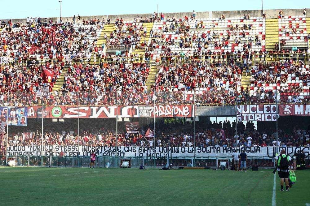 TIFOSI SALERNITANA - Striscione all'Arechi