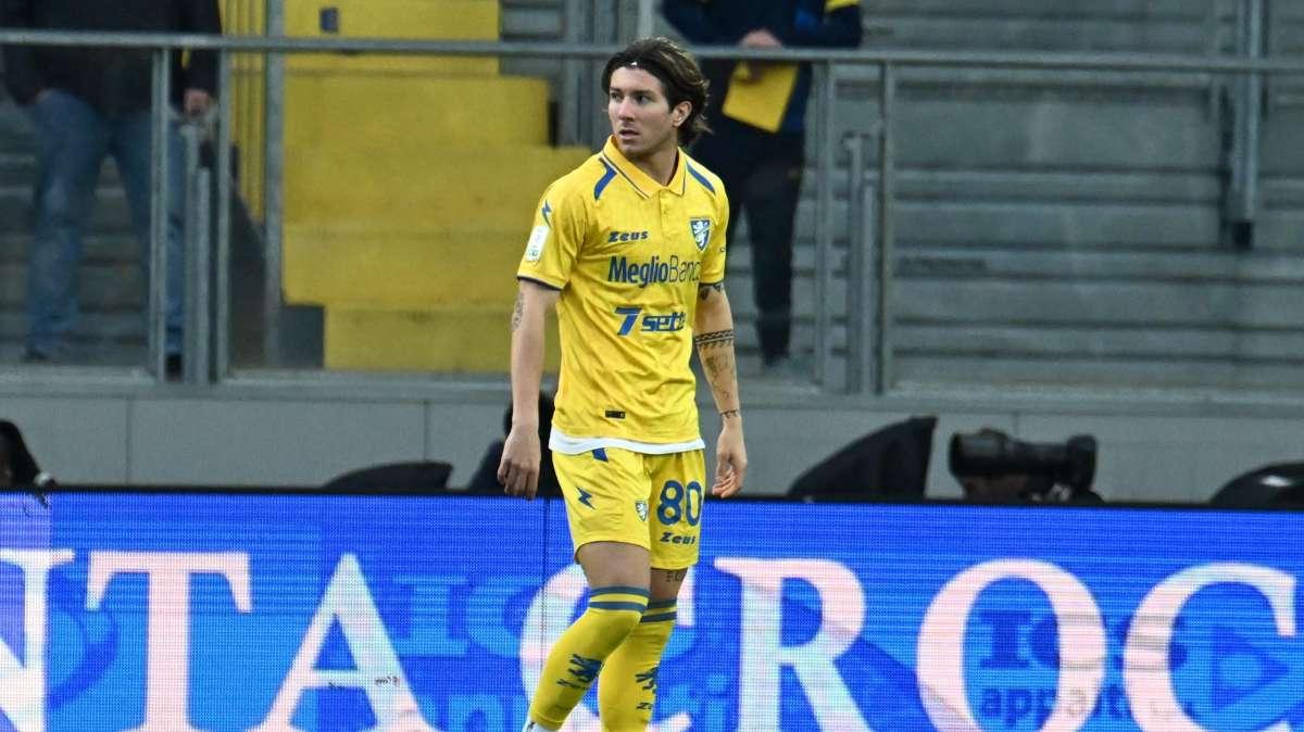 PAGELLE Catanzaro Frosinone 2-2:  Cichella e Fiori guidano la rimonta dei canarini
