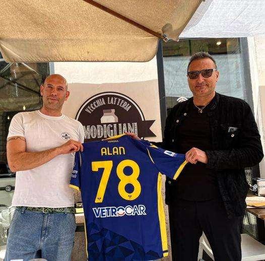 Hellas: Setti in visita ad Alan Ceruti del bar "Oro Bianco"
