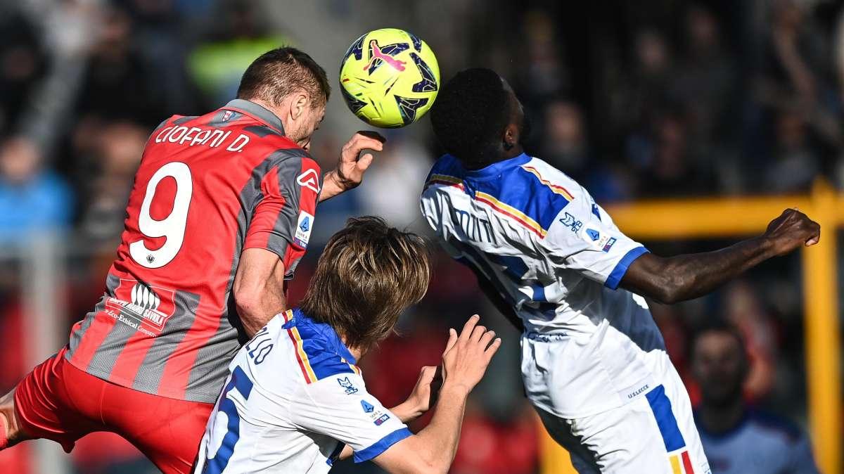 Serie A, 21^ giornata: Cremonese-Lecce 0-2, grigiorossi sempre ultimi