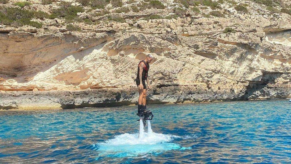 Mattia Zaccagni emula Iron Man in attesa di conoscere il suo futuro