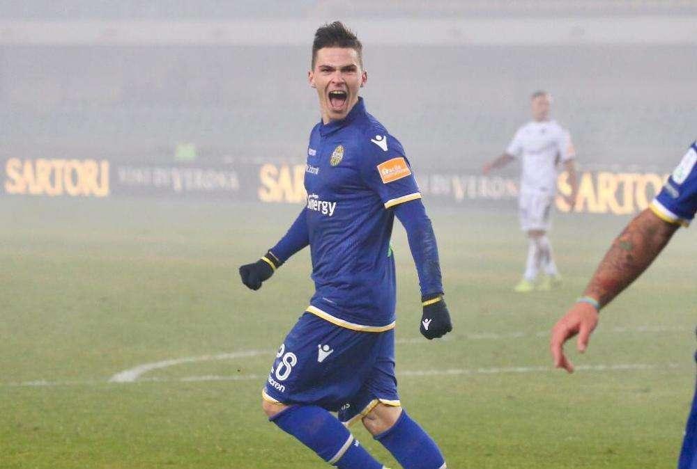 Tupta e Di Carmine illudono poi i gialloblù buttano al vento la vittoria.Il Bentegodi fischia impietosamente