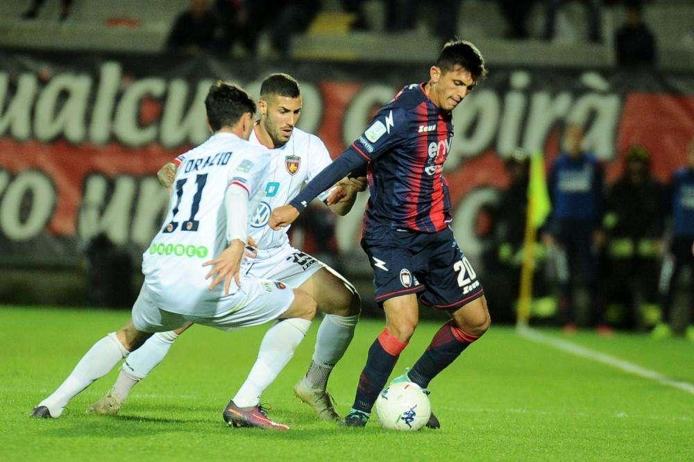 CdV - "L'Hellas batte le piste per l'attacco. Confronto con il Napoli per Tutino"