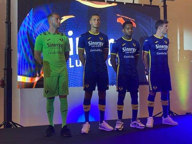 Hellas Verona: presentata ufficialmente la nuova maglia "HOME"