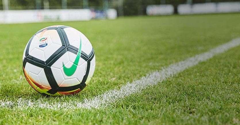 Sospensione dei campionati: i club spingono per la riduzione degli stipendi