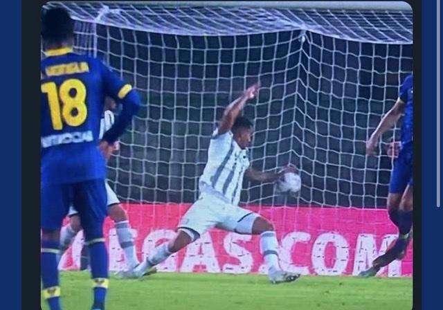 Verona - Juventus 0 -1 il rigore non dato per fallo di mano di Danilo, cosa dice il regolamento