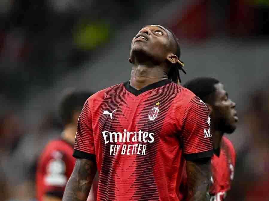 Milan: Leao non brilla, possibile panchina con il Verona per l'attaccante rossonero