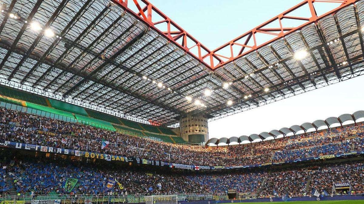 I tifosi contro la ripresa del calcio a porte chiuse