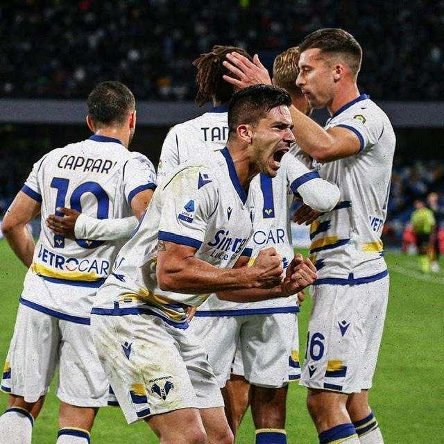 Napoli - Verona: Simeone bomber infallibile, Günter e Dawidowicz muri gialloblù,