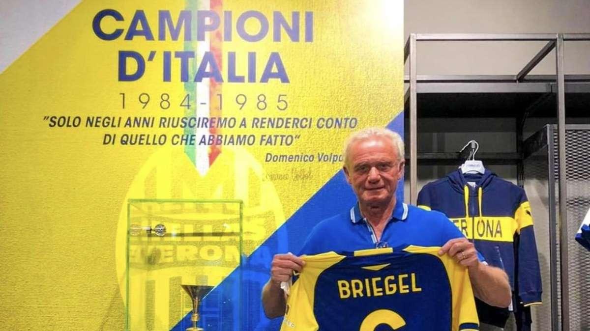Hans-Peter Briegel in visita all'Hellas Store di via Cattaneo