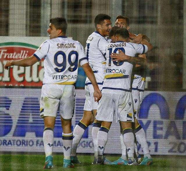Cagliari-Verona 1-2, le pagelle dei gialloblù: Tamèze uomo ovunque, Hongla gradita sorpresa, Baràk e Caprari implacabili