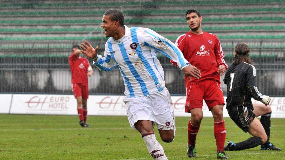 Hellas, smaltita la sbornia tocca al mercato