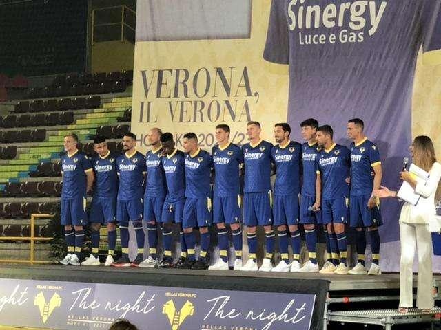 Hellas Verona: presentata la nuova maglia HOME per la stagione 2022/2023