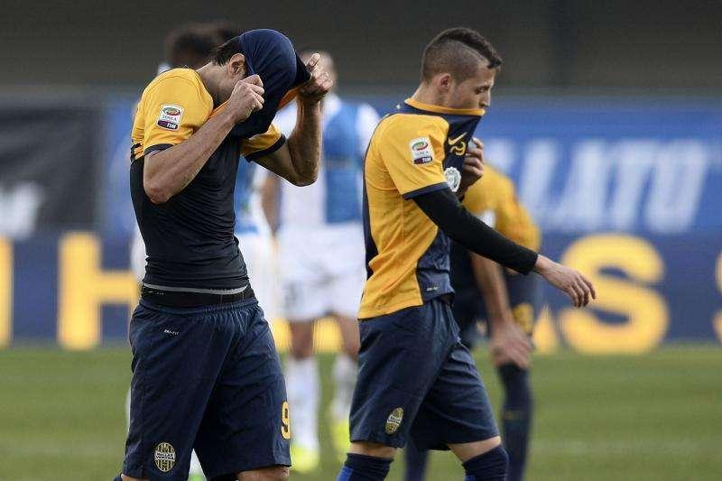 Verona beffato all'ultimo minuto, l'Amburgo vince in rimonta