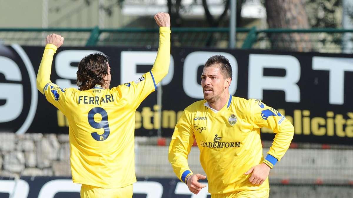 La classifica: Verona a tre punti dalla vetta