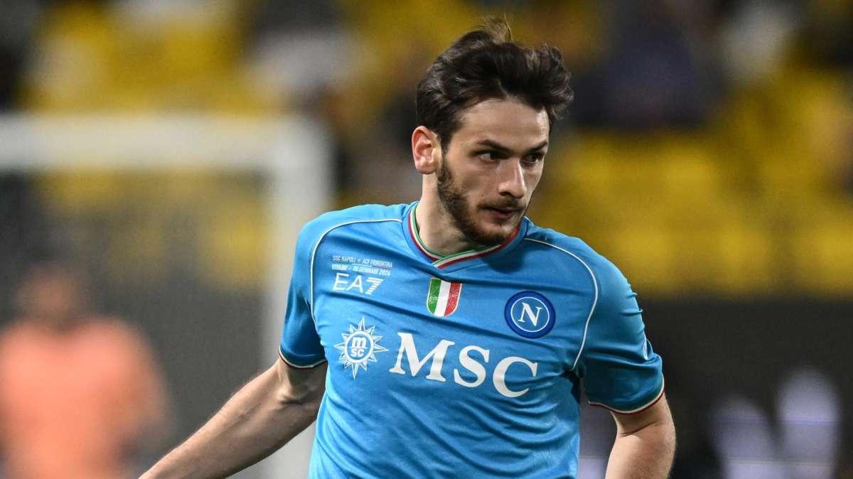Napoli - Verona 2-1, l'ex Ngonge e Kvaratskhelia rimontano il gol di Coppola