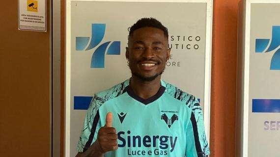 Hellas : già disponibili la divisa "Home" e la maglia d'allenamento 