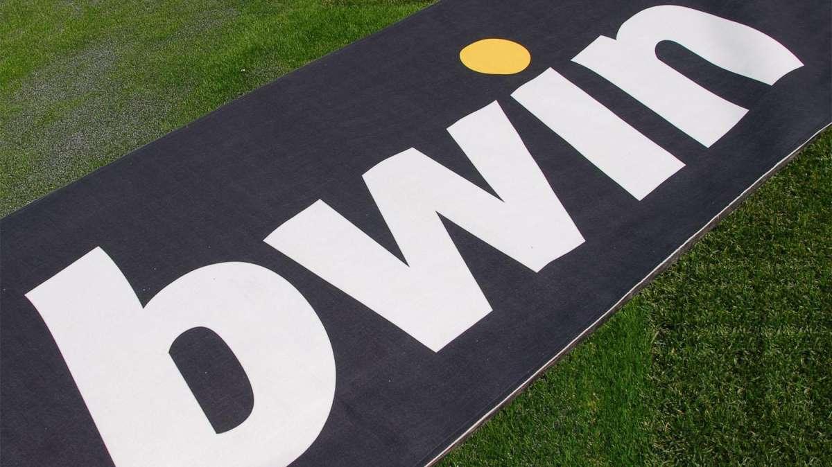 CROTONE-HELLAS VERONA, DIRETTA LIVE! 3-1 VERONA SCIUPONE E SCONFITTO DA UN CONCRETO CROTONE