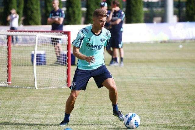 Darko Lazovic: «Impressioni positive con Di Francesco. Sono contento di rimanere a Verona»