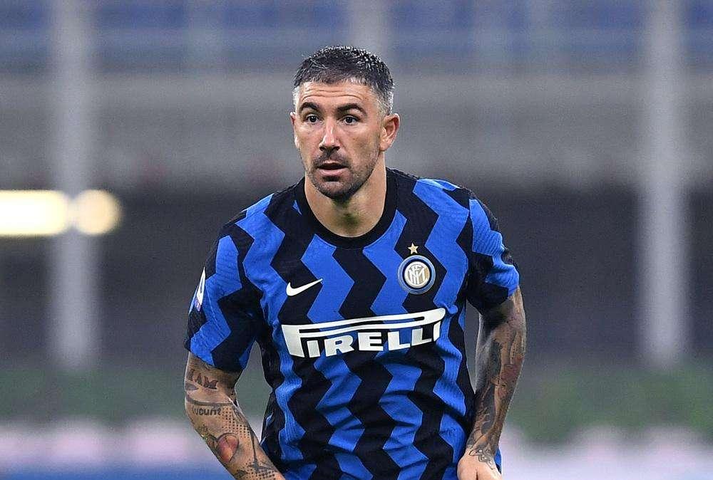 Interesse del Verona per Kolarov, il serbo va in scadenza con l'Inter