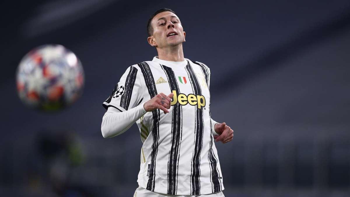 Sky - Juve con la difesa a 3 al Bentegodi: Bernardeschi titolare