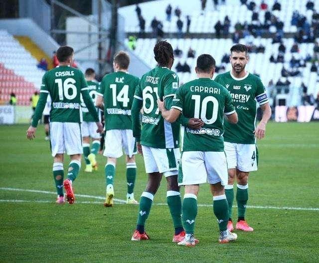 Lazio-Verona 3-3, le pagelle dei gialloblù: Berardi esordio positivo, risveglio Lasagna, garanzia Lazovic