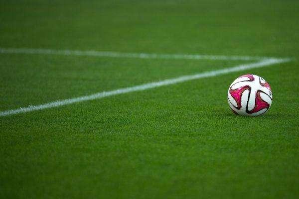 Gazzetta dello Sport. "Ricominciare o fermarsi. Club pessimisti, la Figc vuole provare"