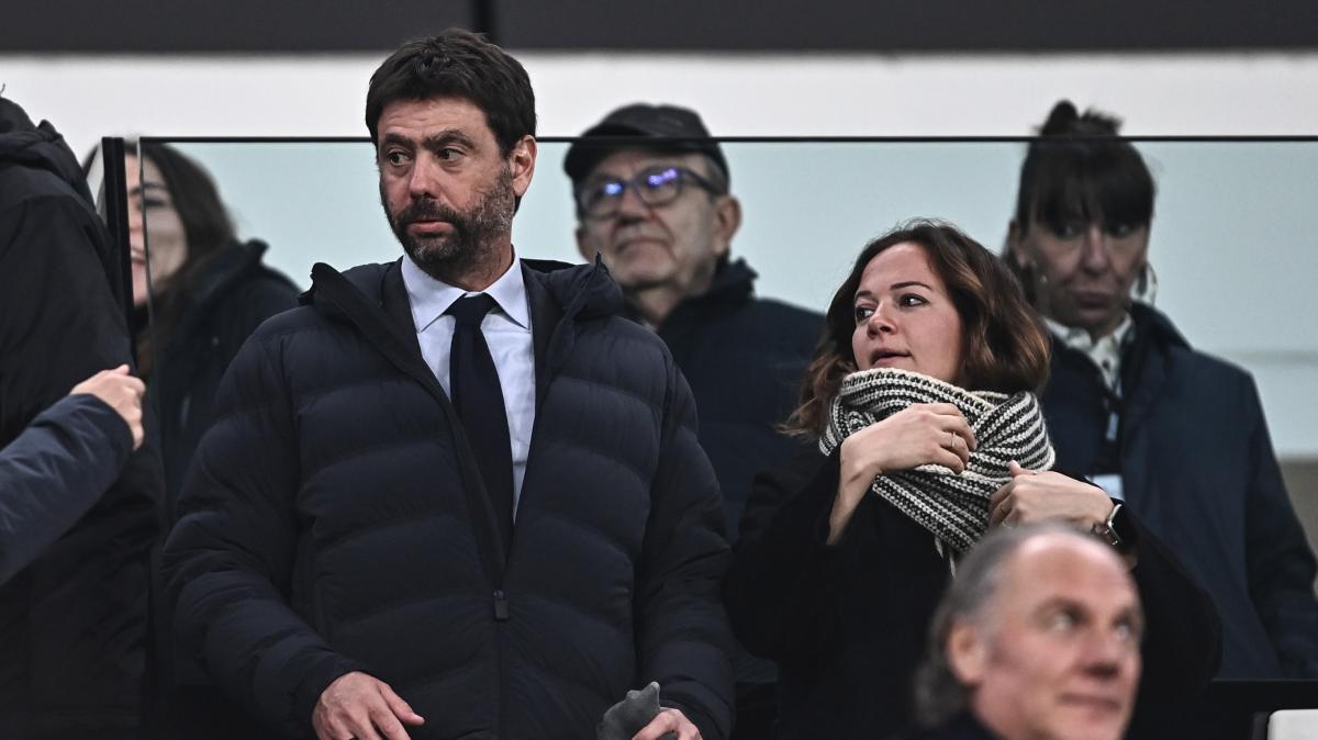 Tifosi del Borussia Dortmund contro l’ex presidente della Juve Agnelli, Al Khelaifi e Infantino: “Non vi interessa lo sport, ma solo i soldi” 