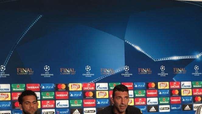 LIVE TJ - Buffon: "A 39 anni non avrò molte possibilità ancora per vincere". Dani Alves replica: "Siamo due giovanotti!"