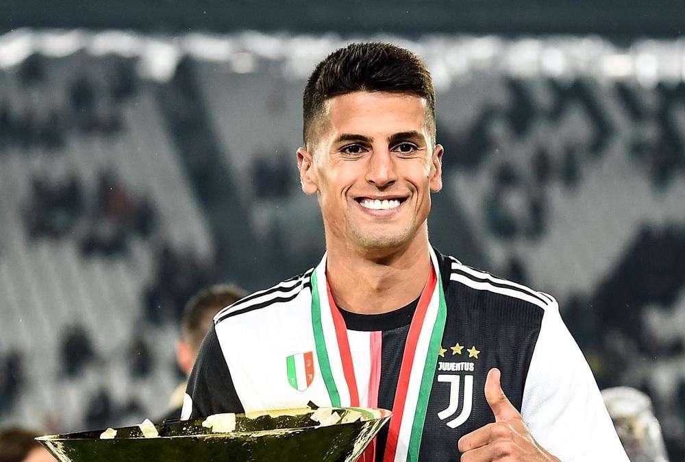 Barcellona, si farà un tentativo per l'ex bianconero Cancelo