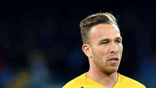Nessuna apertura di Arthur alla Juve. Pjanic dovrebbe essere il sacrificato a centrocampo. Le ultime su Castrovilli, Zaniolo, Milik e Higuain