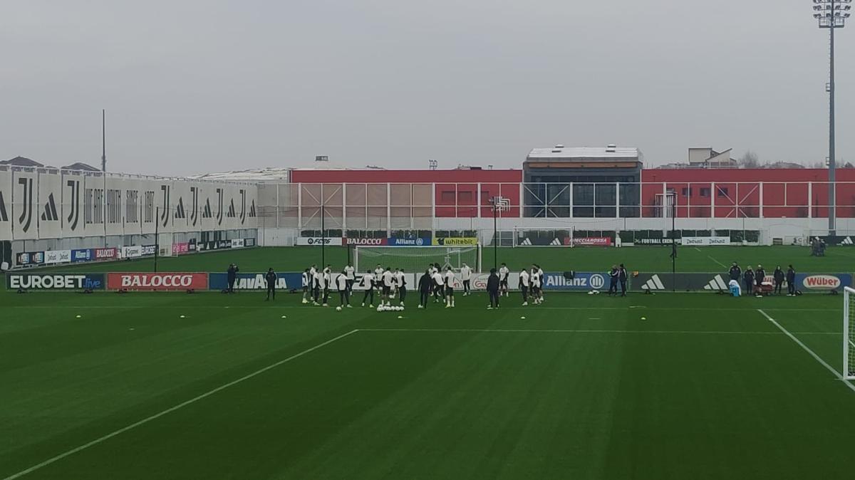 Cena Uefa tra le delegazioni di Juventus e Benfica (Video). Allenamento in mattinata per la Juve. Out solo Vlahovic, Rugani e Milik 