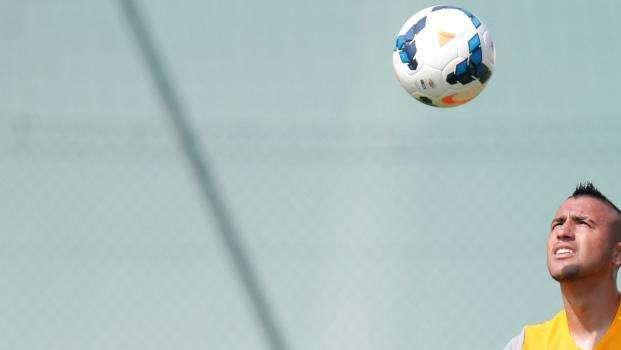 LIVE CHATILLON - 9° giorno. Nel pomeriggio due ore e mezza di intenso lavoro tecnico e tattico. Piccolo problema alla schiena per Vidal. In mattinata Llorente show in partitella