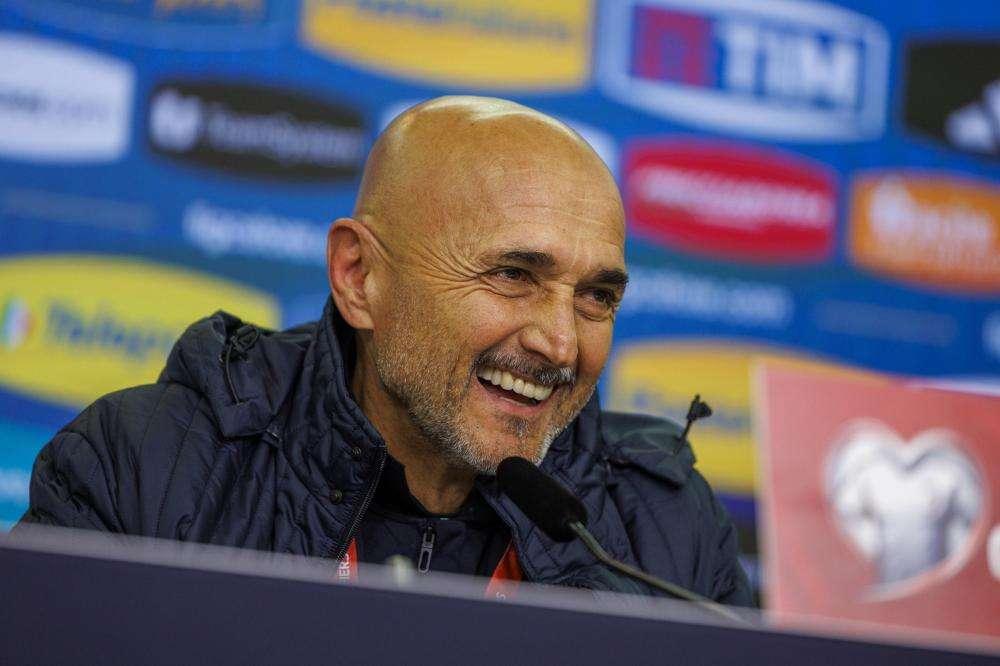 A Spalletti la cittadinanza napoletana: "Da oggi scugnizzo, forse prenderò casa a Napoli"