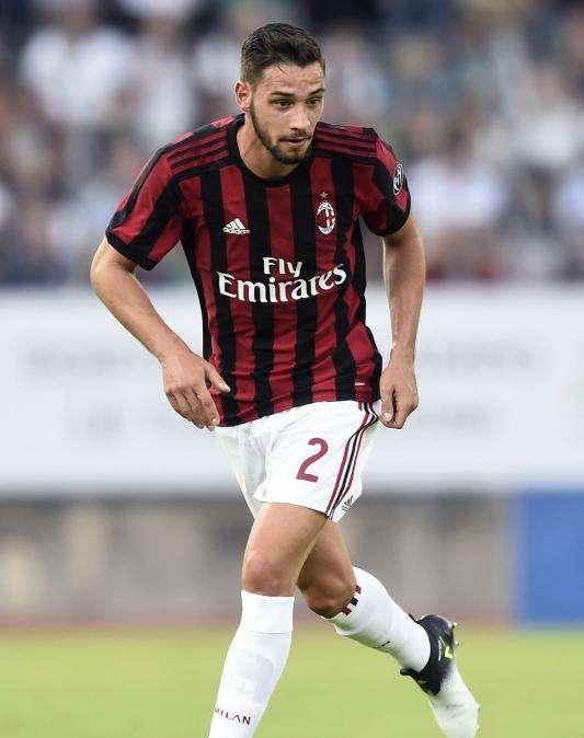 De Sciglio verso la Juventus, i tifosi del Milan festeggiano sui social