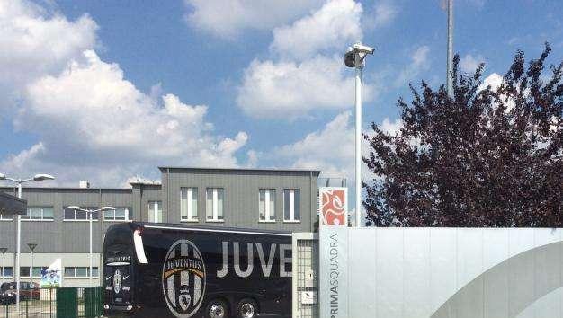 LIVE VINOVO - Comunicato Juve: Lesione di 1º grado per Marchisio, stop di 20 giorni. Chiellini in gruppo. Allenamento tattico. Tra tre settimane Asa in gruppo. Domenica in difesa ci sarà Barzagli. Sturaro a centrocampo
