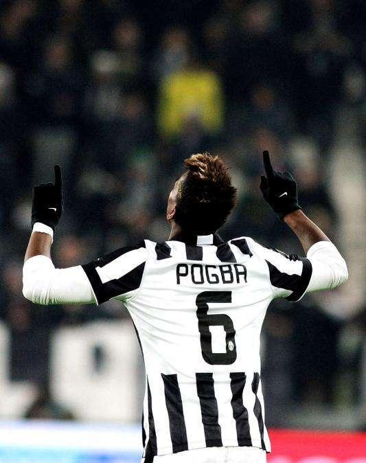 United, non assegnata la maglia numero 6. La stampa britannica: "Andrà a Pogba?"