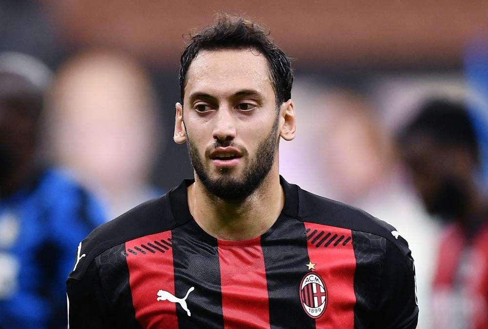 Juve su Calhanoglu, Milan organizza vertice con gli agenti del turco